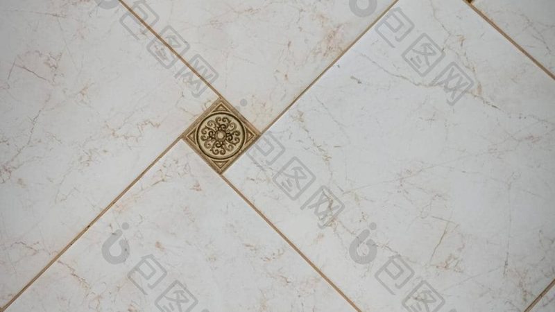瓷砖背胶的覆盖面积受多种因素影响，主要包括：