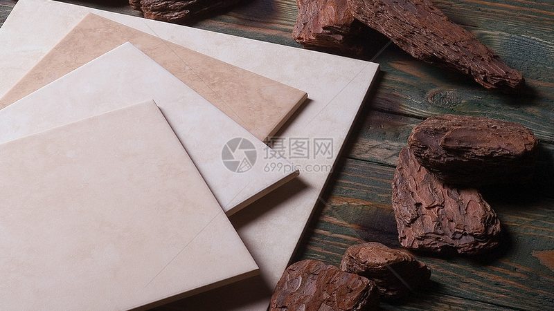 墙砖空鼓如果不及时处理，确实存在掉落的风险。以下是几个原因：